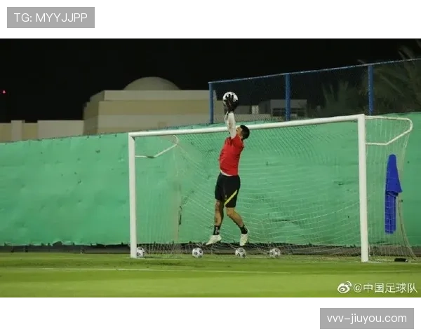 受伤倒地中断时足球比赛的规则到底怎么判罚？