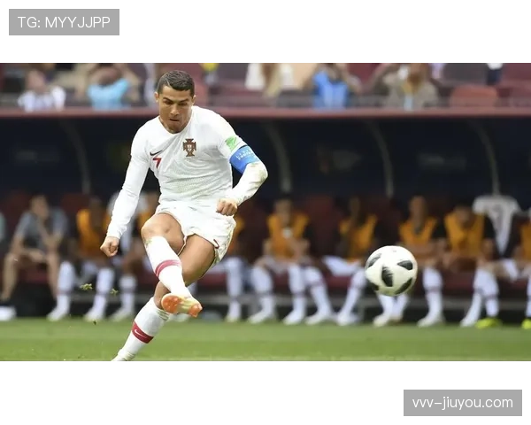 拖延任意球发球会被判罚吗？规则如何界定“延误比赛”