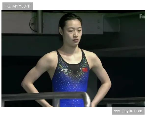 昌雅妮跳水完回家直接睡衣瘫沙发，这反差谁懂啊